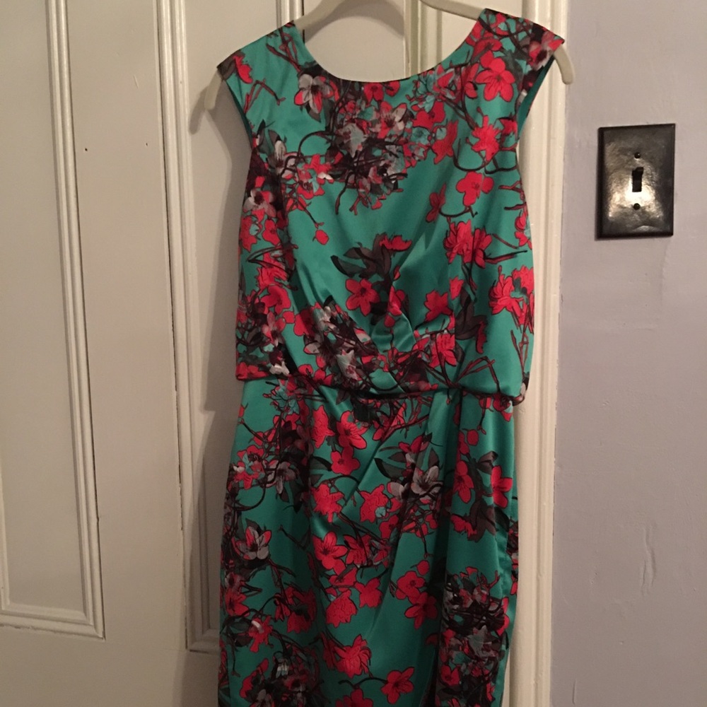Jessica Simpson cocktail dress. Size 6.